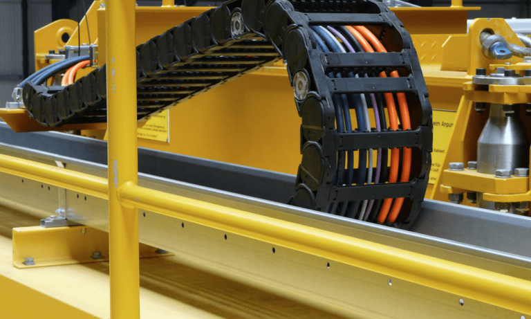 El uso de cadenas portacables en las industrias del norte de México conlleva una serie de beneficios significativos.