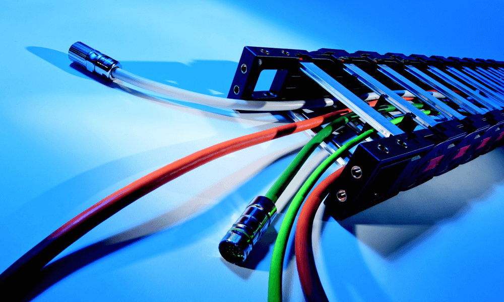 Cadenas Portacables Híbridas: La Fusión Inteligente para gestionar Cables y Fluidos