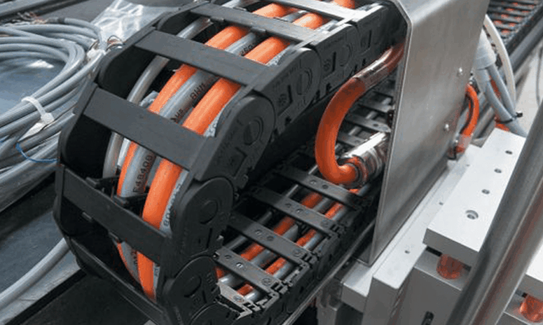 Las cadenas portacables aportan ventajas logísticas multifacéticas.