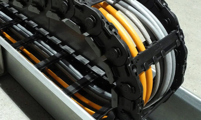 Invertir en cadenas portacables es invertir en la fiabilidad y seguridad de su producción.