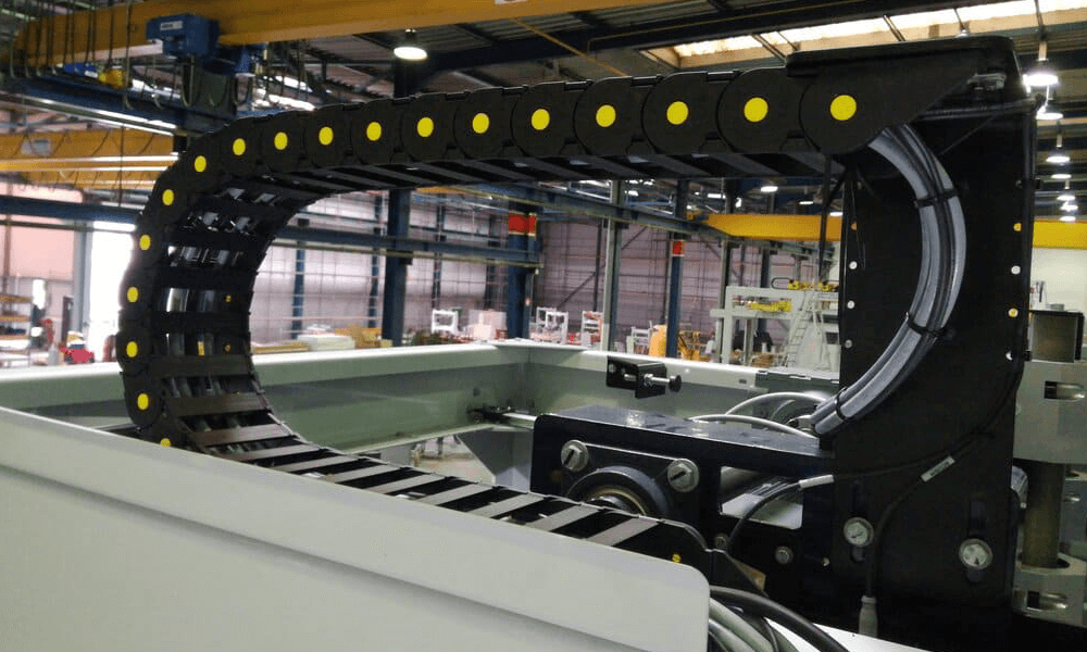 Cadenas Portacables: El Eje Silencioso de la Automatización Industrial