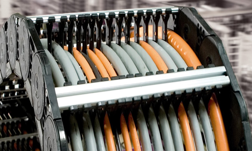 Industrias en Monterrey: Invertir en Cadenas Portacables Asegura su Producción 24/7