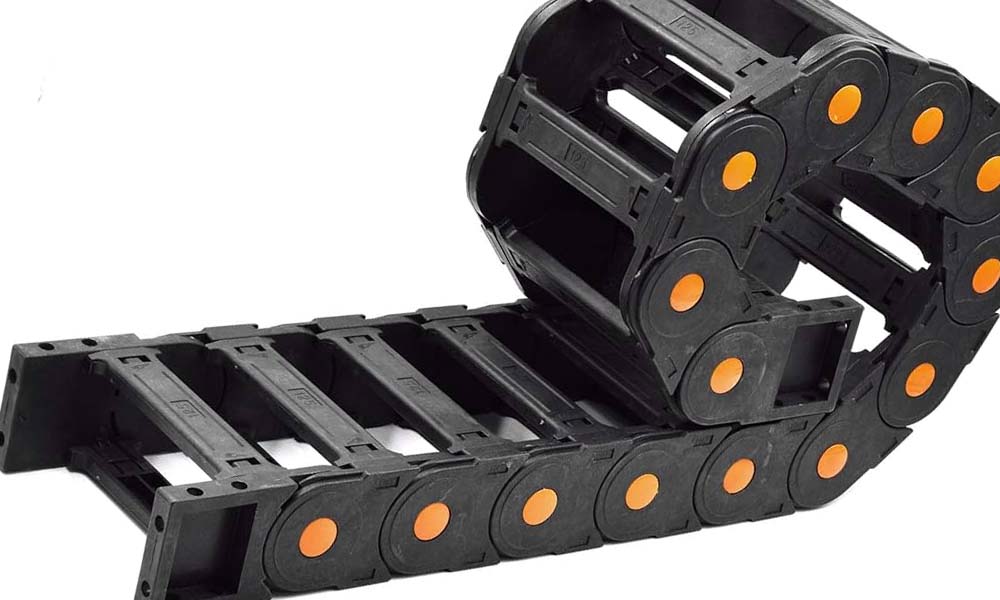 ¿Por Qué Invertir en Cadenas Portacables para su Industria en Monterrey?